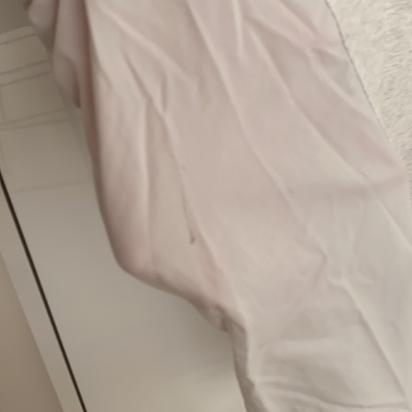 Light grey lululemon T-shirt - Picture 3 of 4